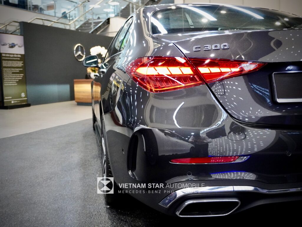 Mercedes C300 AMG màu Xám xe sẵn giao ngay