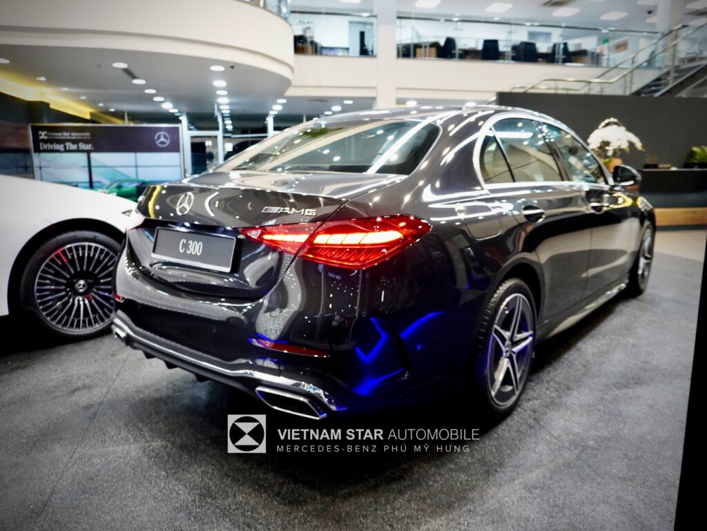 Mercedes C300 AMG màu Xám xe sẵn giao ngay