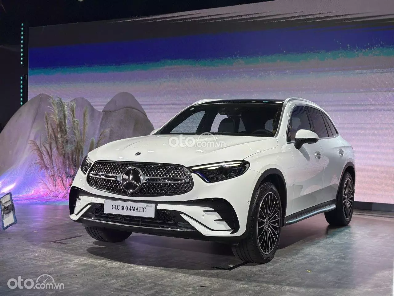 Giá xe Mercedes-Benz GLC 300 kèm ưu đãi mới nhất tháng 6/2024