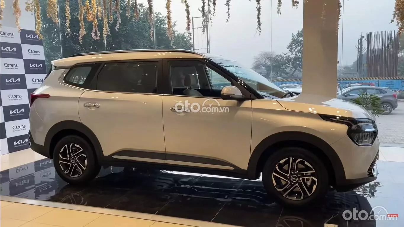 Giá xe KIA Carens từ 589 triệu đồng kèm ưu đãi mới nhất tháng 6/2024