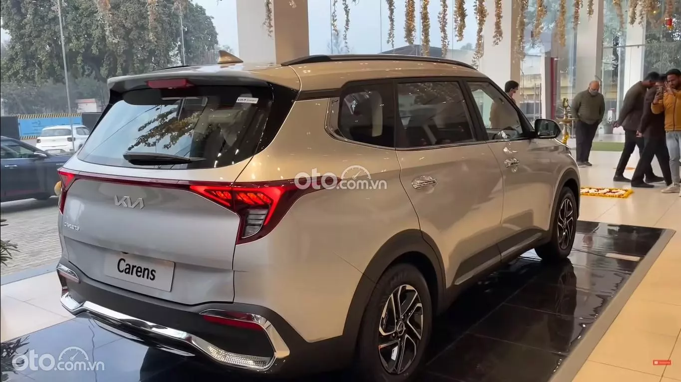 Giá xe KIA Carens từ 589 triệu đồng kèm ưu đãi mới nhất tháng 6/2024