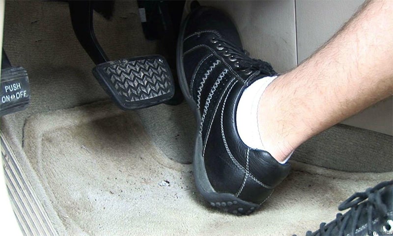 Phân biệt chân thắng và chân ga xe ô tô: Các kỹ thuật, lưu ý và cách xử lý