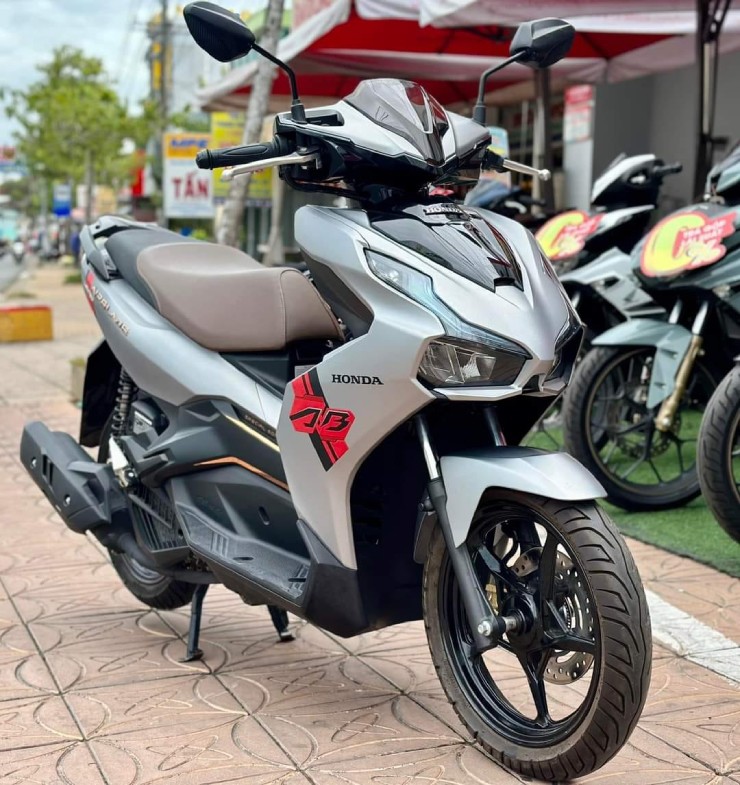 Giá Honda Air Blade 125 giữa tháng 4/2024, chênh cao tiền triệu