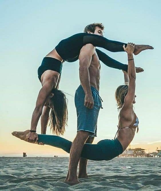 Lưu Ngay Những Tư Thế Sống Ảo Đẹp Cùng Yoga Với Hội Bạn Thân