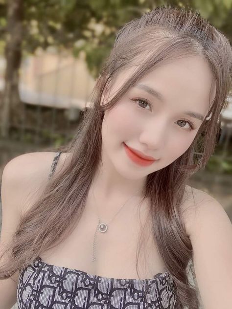 Ảnh Thị Nhung Gãy TV Cute, Xinh Đẹp, NHƯ NÀNG TIÊN [mới nhất 2023]