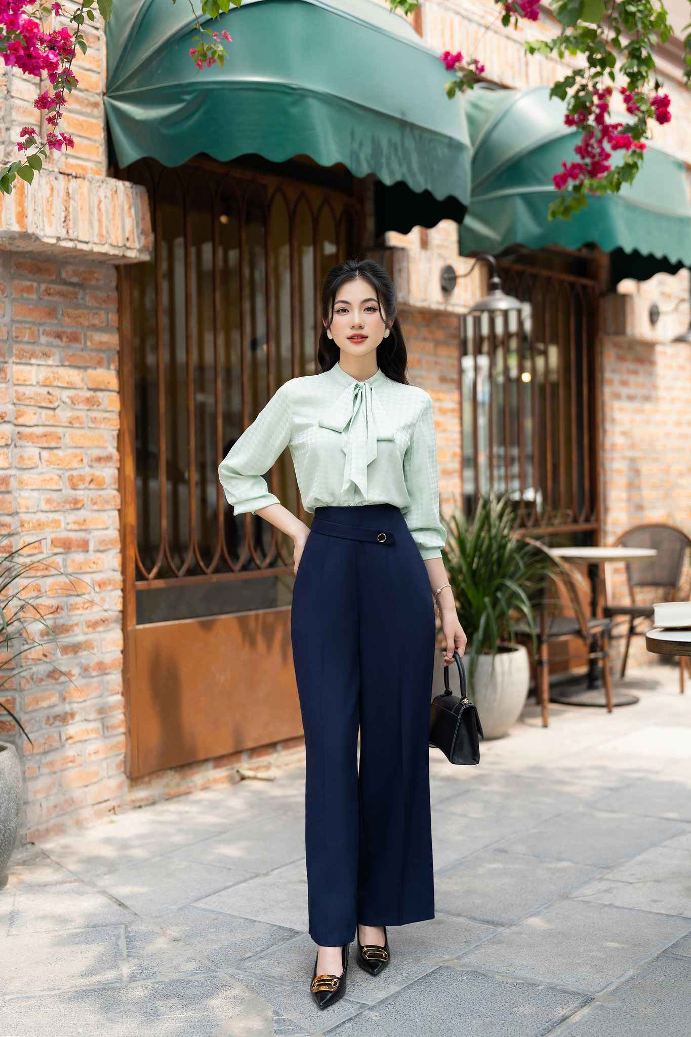 30 mẫu áo kiểu nữ đẹp giúp nàng phối đồ chuẩn fashionista