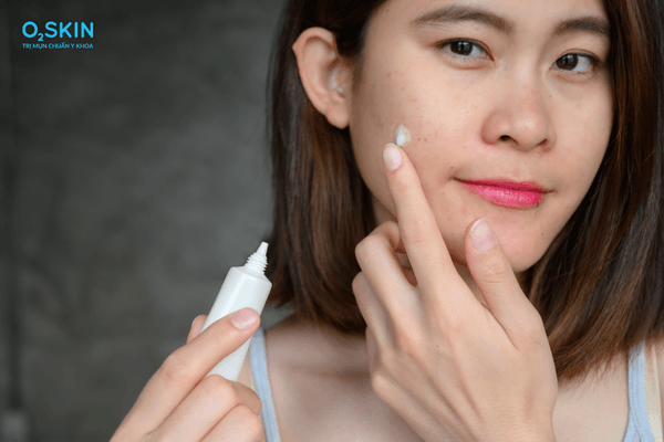 Tư vấn: Nên bôi sản phẩm trị mụn trước hay sau serum thì tốt hơn?