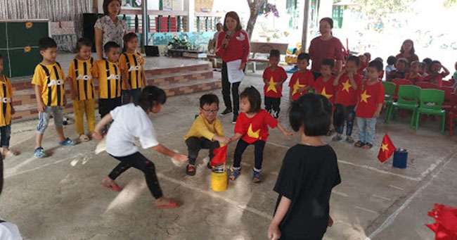 30+ Trò chơi cho trẻ mầm non vận động ngoài trời phát triển toàn diện