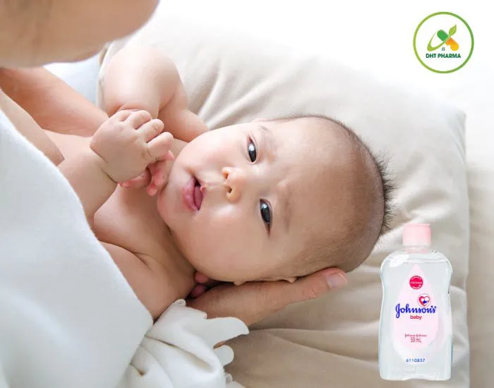 Dầu mát xa Johnson's Baby Oil - mềm mại da bé, an tâm lòng mẹ