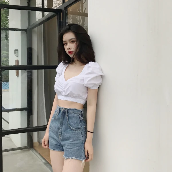 Muôn kiểu phối đồ với áo croptop đẹp chất ngất