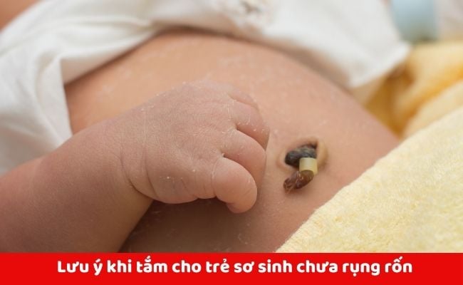 Trẻ sơ sinh nên tắm lúc mấy giờ? Giờ tắm cho trẻ sơ sinh tốt