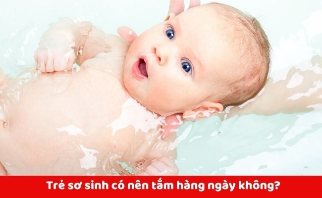 Trẻ sơ sinh nên tắm lúc mấy giờ? Giờ tắm cho trẻ sơ sinh tốt