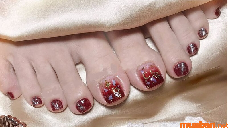 101+ Mẫu nail chân màu đỏ tôn da, “chanh sả” mới nhất