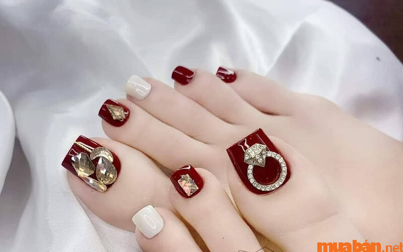 101+ Mẫu nail chân màu đỏ tôn da, “chanh sả” mới nhất