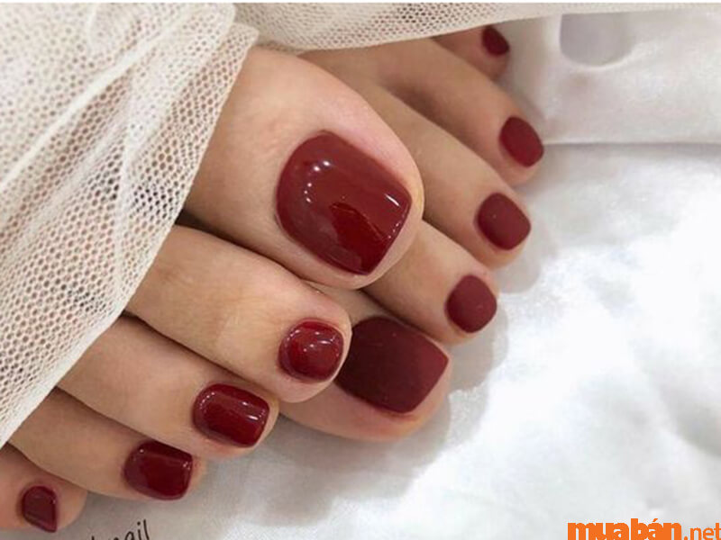 101+ Mẫu nail chân màu đỏ tôn da, “chanh sả” mới nhất