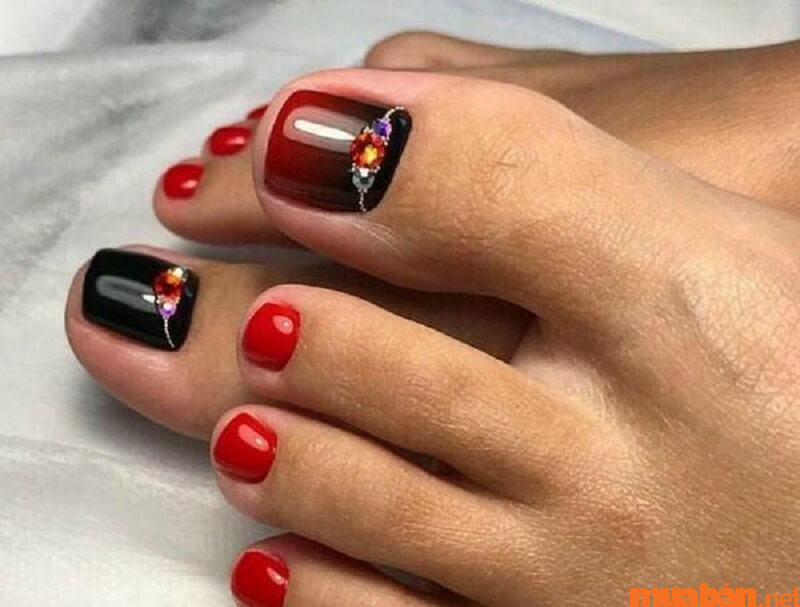 101+ Mẫu nail chân màu đỏ tôn da, “chanh sả” mới nhất