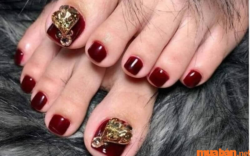 101+ Mẫu nail chân màu đỏ tôn da, “chanh sả” mới nhất