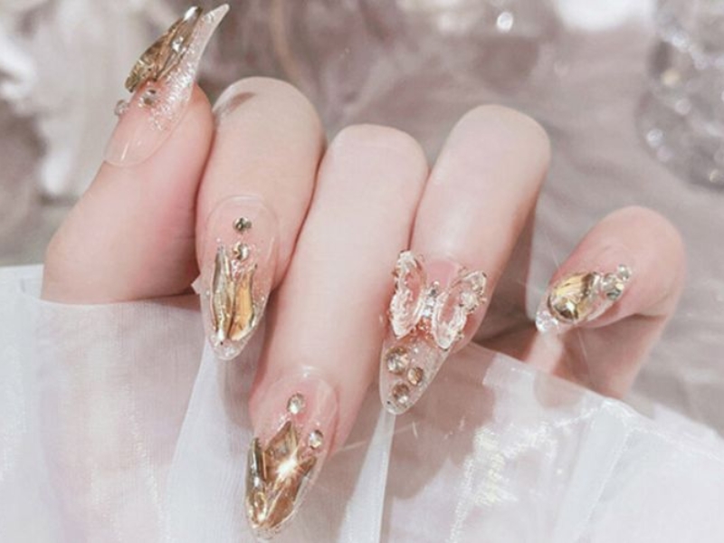 Top 15 mẫu nail đính đá đẹp sang chảnh hot trend