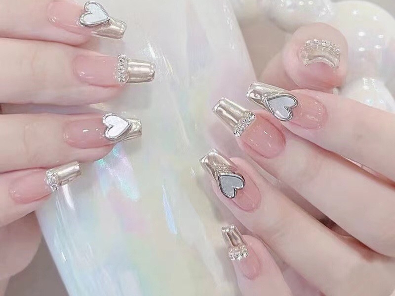 Top 15 mẫu nail đính đá đẹp sang chảnh hot trend