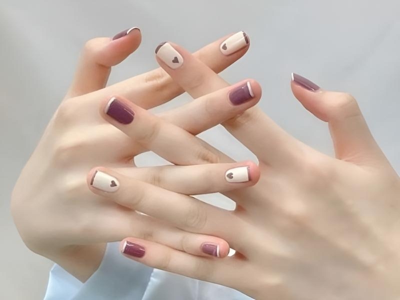 Bật mí những mẫu nail nhiều màu trẻ trung phong cách nhất