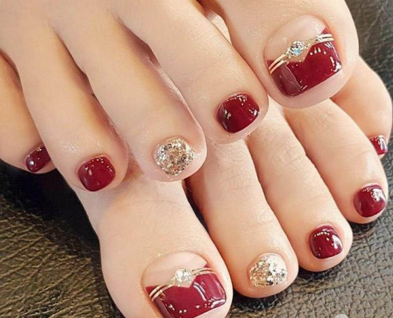 50+ Mẫu nail chân đính đá sang trọng đẹp nhất 2024