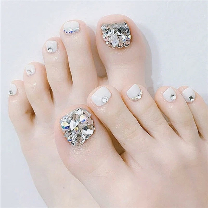 50+ Mẫu nail chân đính đá sang trọng đẹp nhất 2024