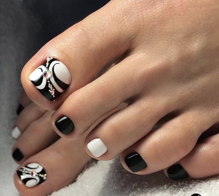 50+ Mẫu nail chân đính đá sang trọng đẹp nhất 2024