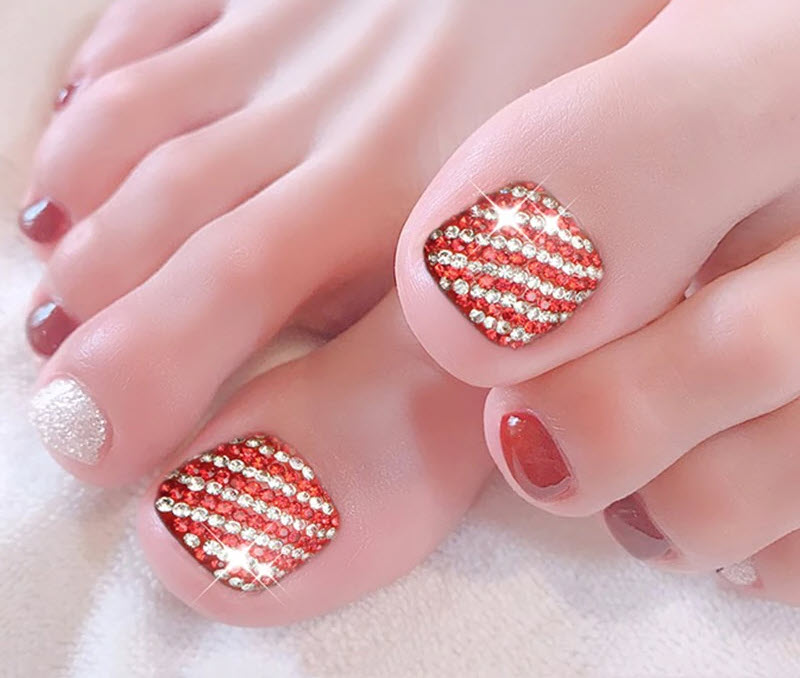 50+ Mẫu nail chân đính đá sang trọng đẹp nhất 2024