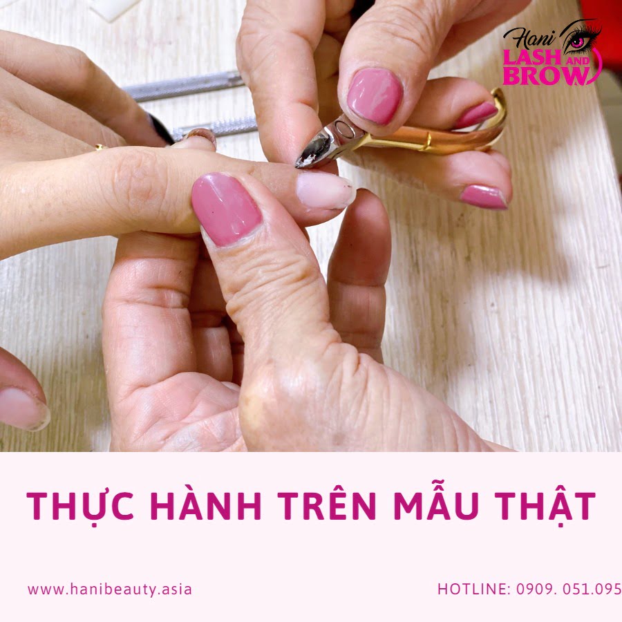 Khám Phá 10 Mẫu Nail Đơn Giản Giúp Học Sinh Da Ngăm Thêm Tự Tin