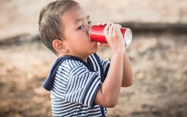 1 lon coca bao nhiêu calo? Uống nhiều có sao không?