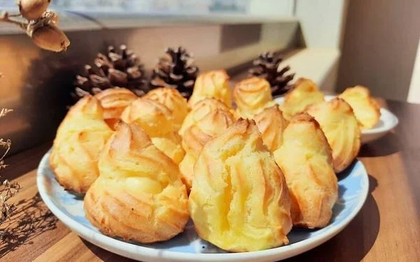 Bánh su kem bao nhiêu calo? Có nên ăn nhiều không