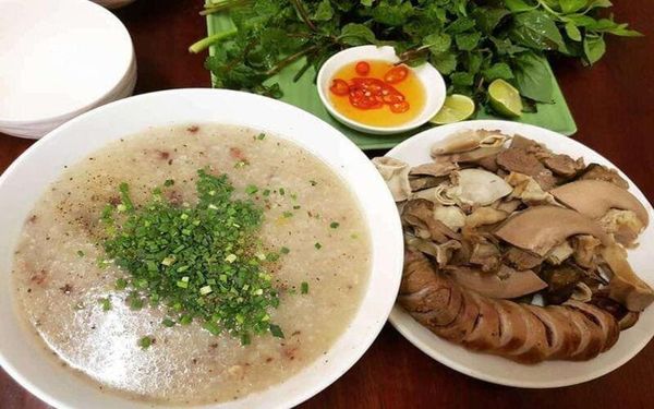 Cháo lòng bao nhiêu calo? Ăn nhiều cháo lòng có tốt không?