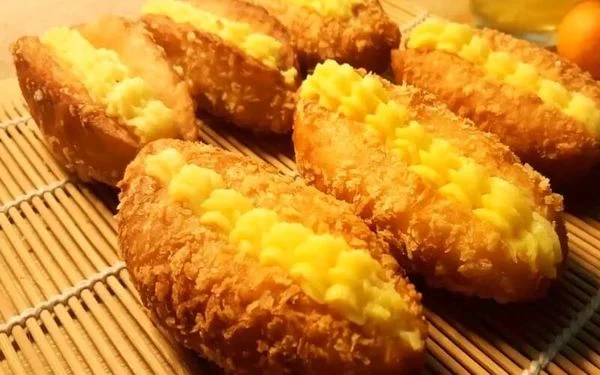 Bánh su kem bao nhiêu calo? Có nên ăn nhiều không