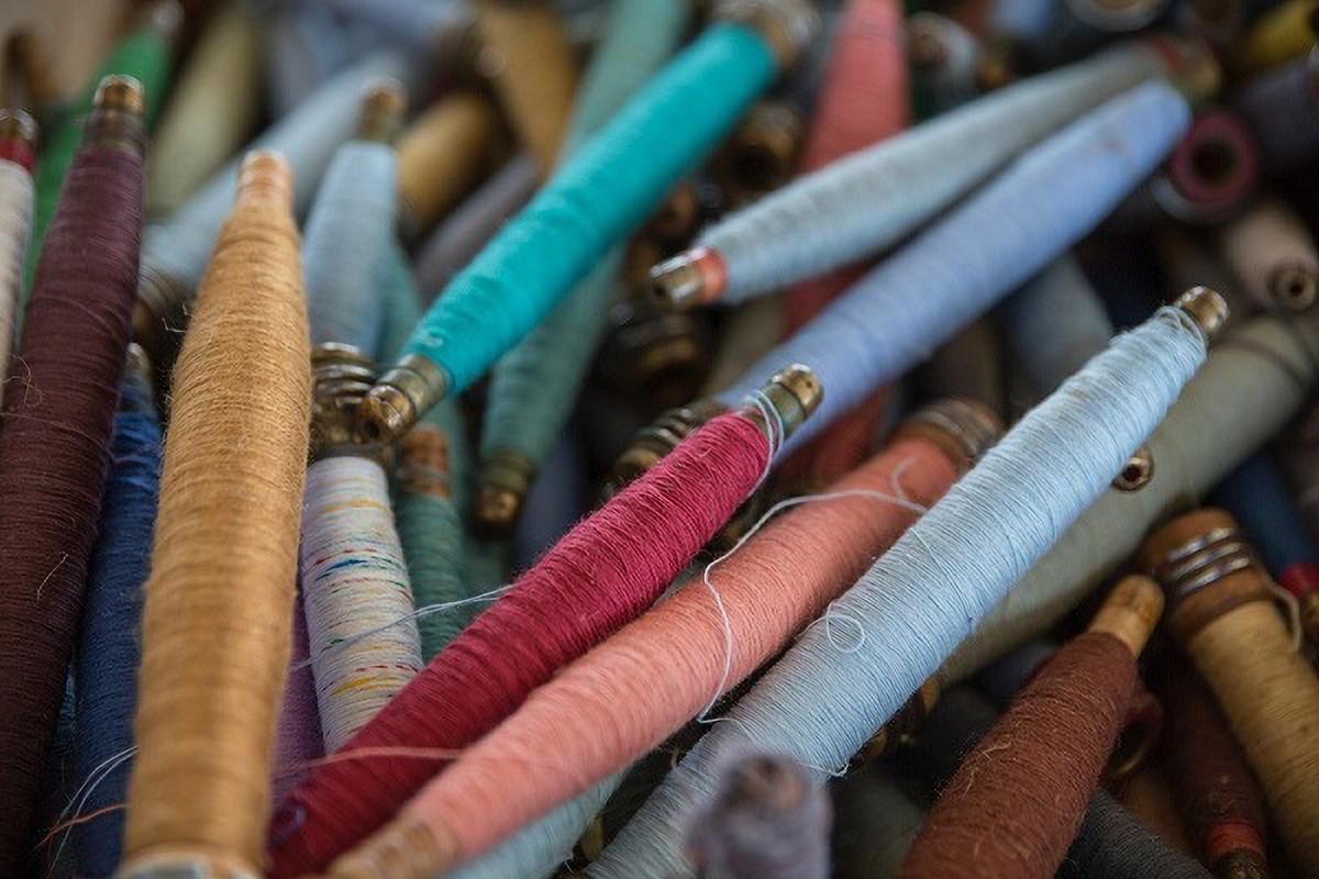 Vải viscose là gì? Ưu, nhược điểm và ứng dụng của loại vải này