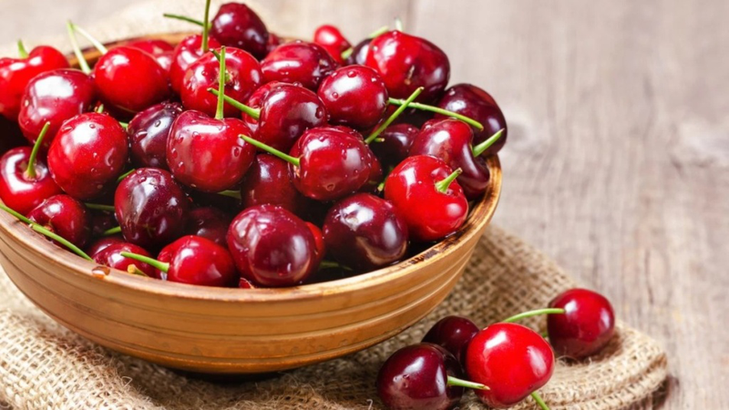 Cherry bao nhiêu calo? Ăn cherry nhiều có tốt không?