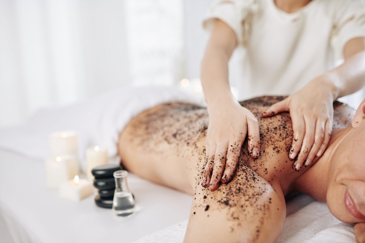 Scrub là gì? Lợi ích của sản phẩm dạng Scrub