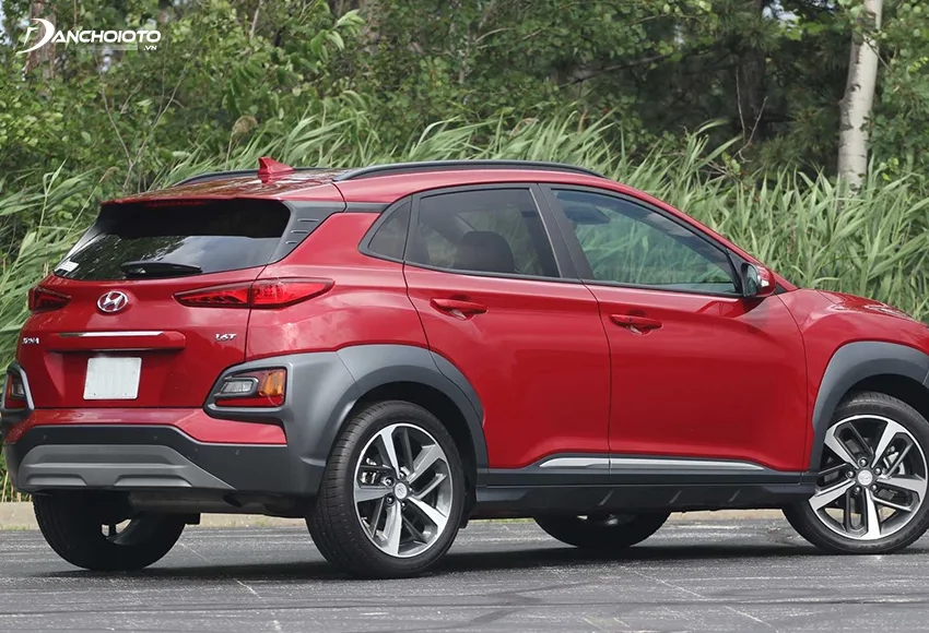 Hyundai Kona: Giá xe lăn bánh & đánh giá thông số kỹ thuật (10/2024)