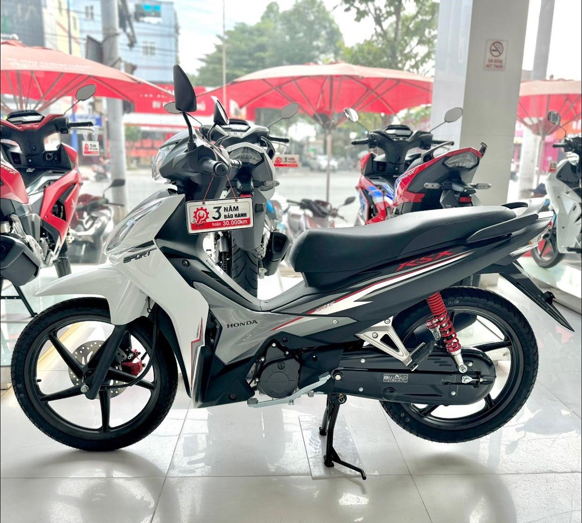 Bảng giá xe Honda Wave RSX FI 2024 tháng 9/2024 rẻ như 'bèo', lấn át Wave Alpha và Future vì giảm giá