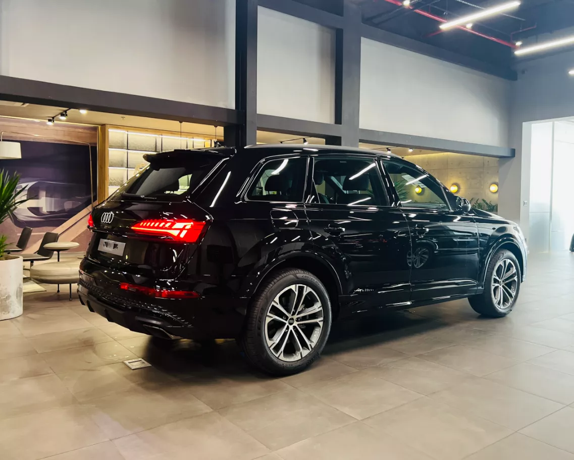 Giá xe Audi Q7 mới nhất kèm ưu đãi tháng 11/2024