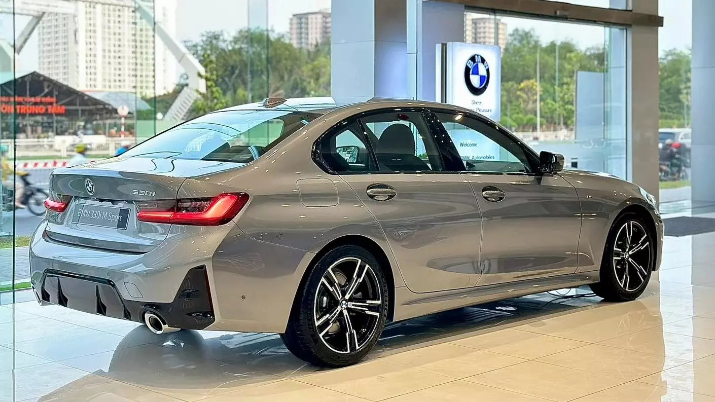 Giá xe BMW 330i 2024 kèm tin khuyến mại mới nhất tháng 11/2024