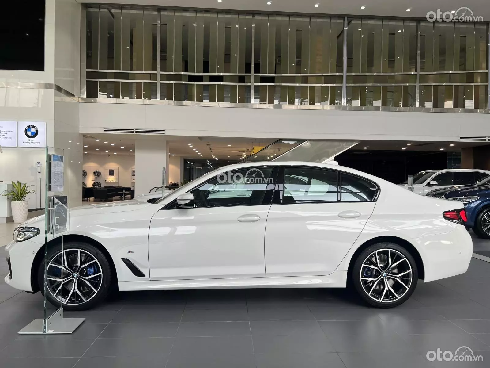 Giá xe BMW 520i kèm ưu đãi mới nhất tháng 11/2024