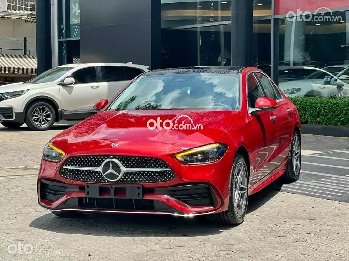 Giá xe Mercedes-Benz C 300 AMG mới nhất tháng 11/2024