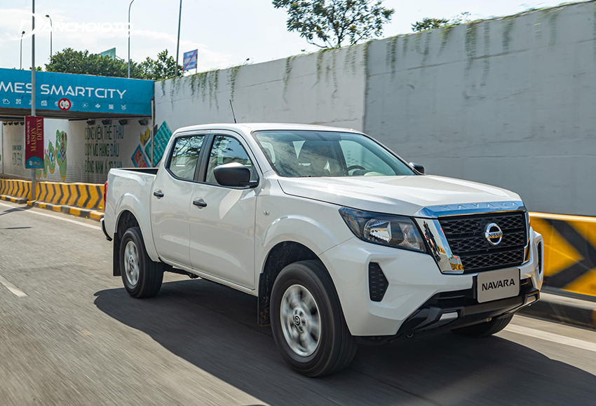 Nissan Navara: Giá xe lăn bánh & thông số kỹ thuật (9/2024)