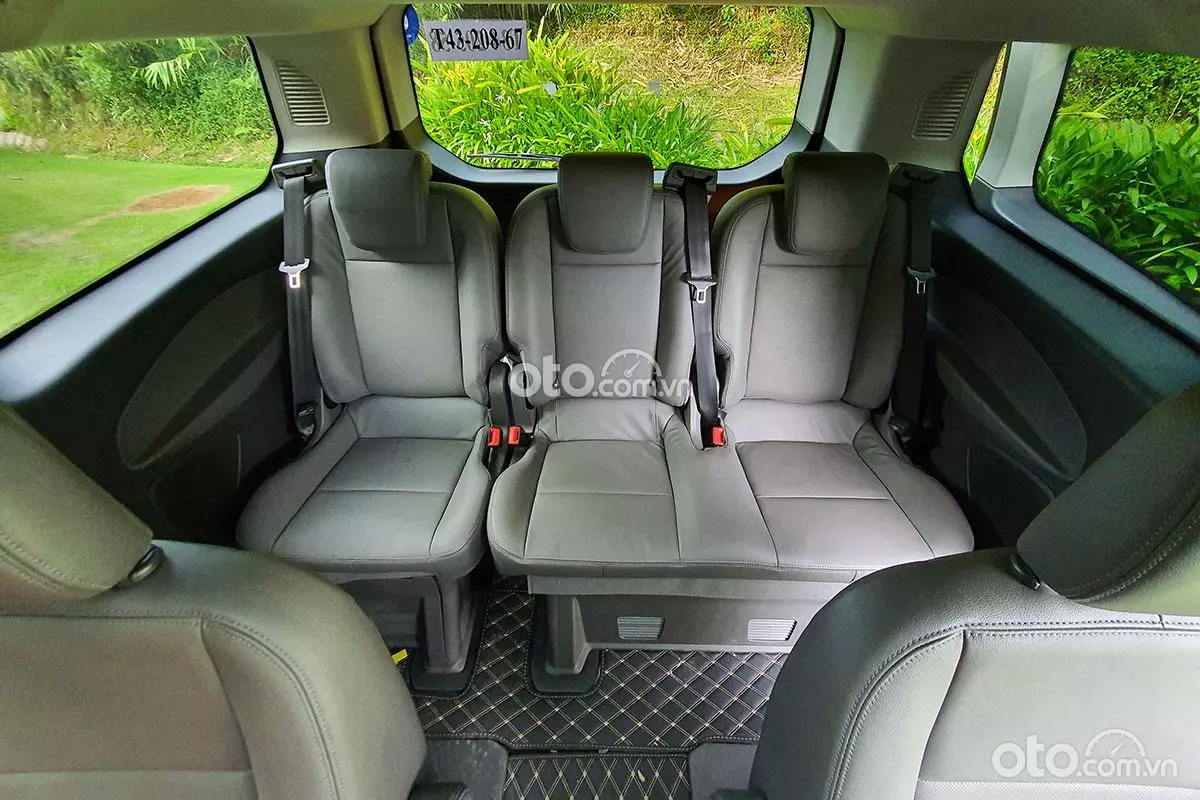 Giá xe Ford Tourneo tại Việt Nam