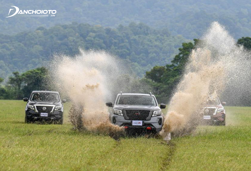 Nissan Navara: Giá xe lăn bánh & thông số kỹ thuật (9/2024)