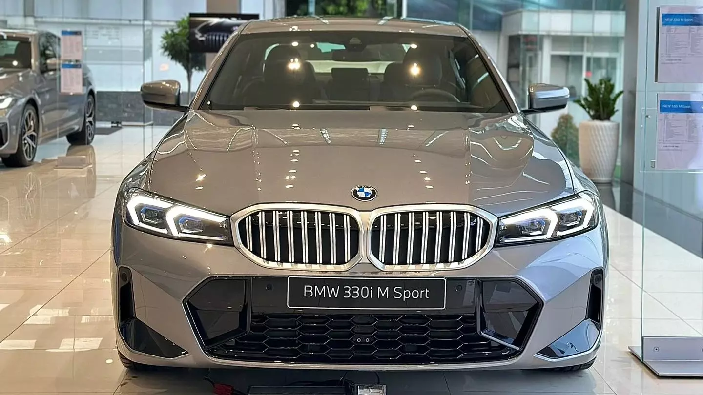 Giá xe BMW 330i 2024 kèm tin khuyến mại mới nhất tháng 11/2024