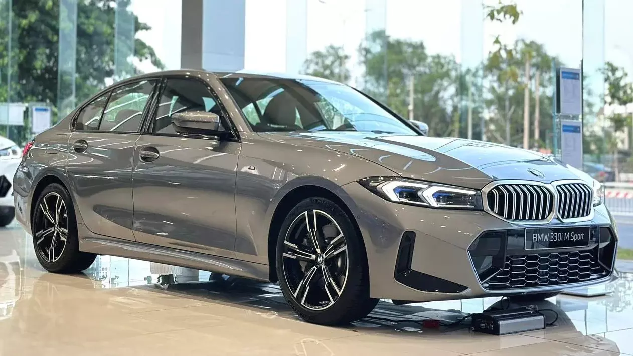 Giá xe BMW 330i 2024 kèm tin khuyến mại mới nhất tháng 11/2024