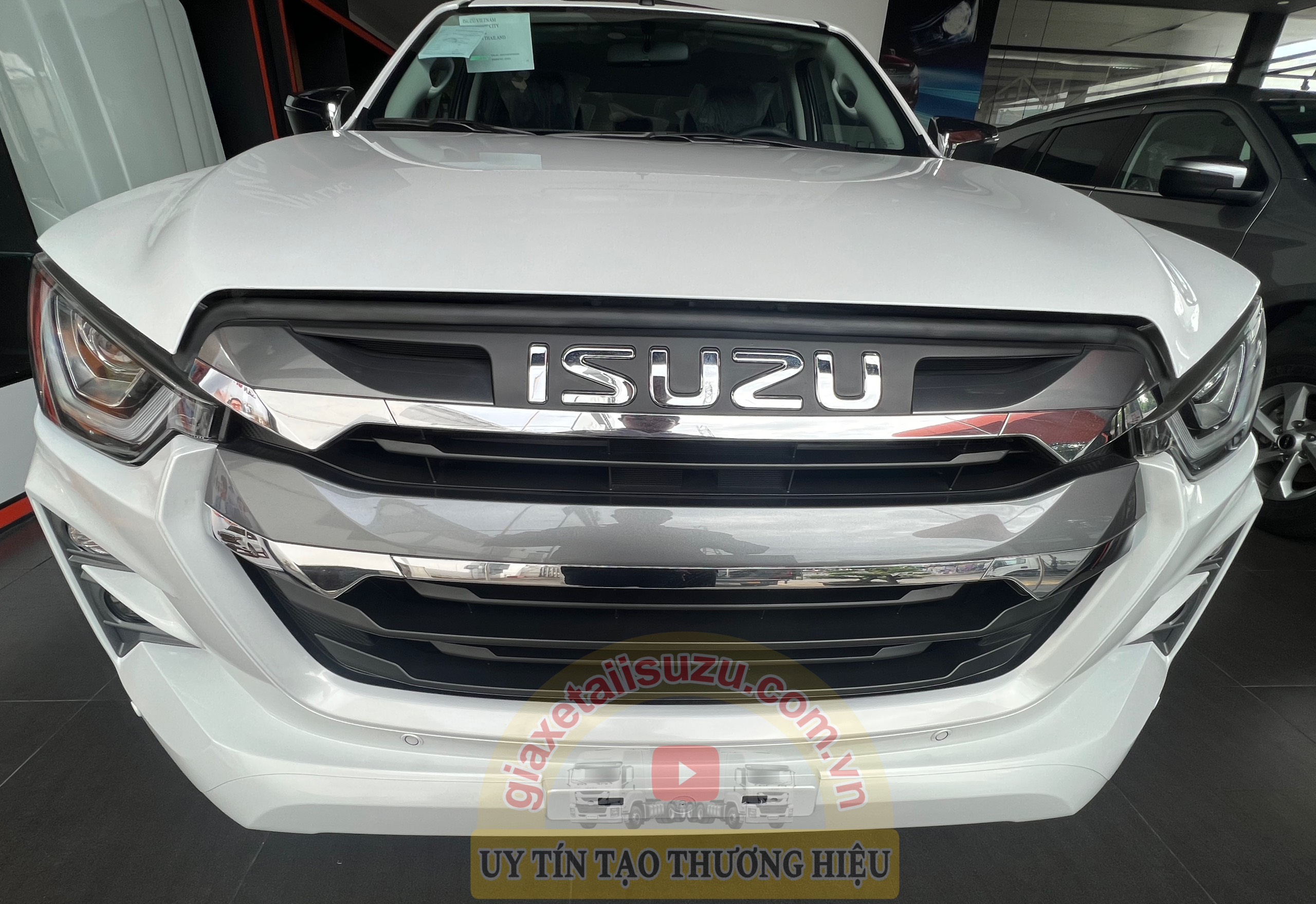 GIÁ XE ISUZU DMAX HILANDER 1.9L AT 4X2 2024