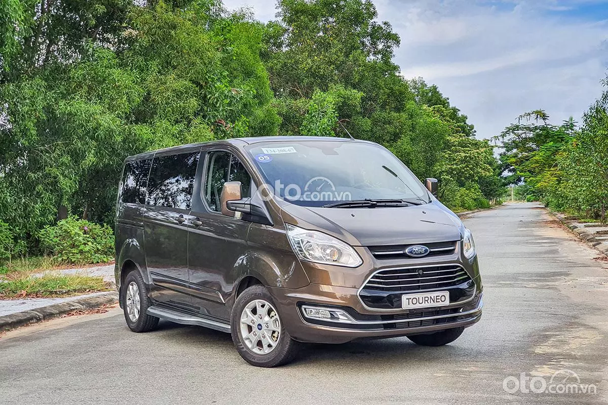 Giá xe Ford Tourneo tại Việt Nam