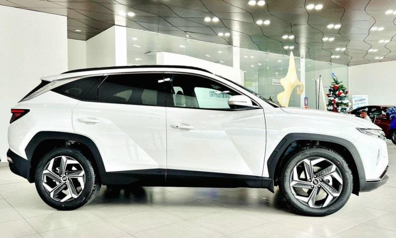 Hyundai Tucson 2024: Giá lăn bánh, Thông tin Xe & Ưu đãi tháng 09/2024